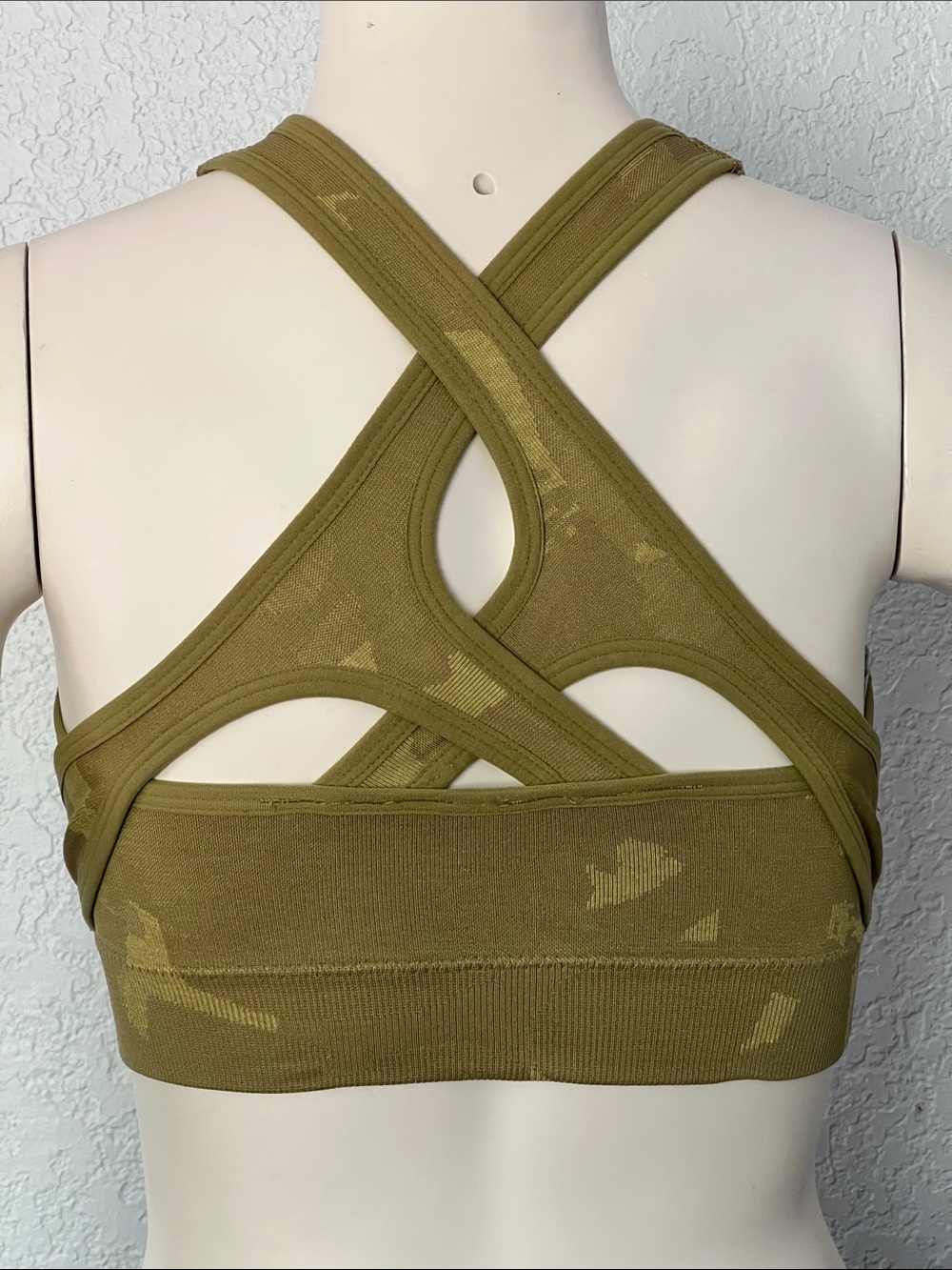 Gymshark Adapt Camo Seamless Sports Bra Women’s XS Olive Green Cross Back